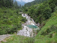 Siamo finalmente a livello del Rio Quarazza dove ammiriamo le spettacolari marmitte....